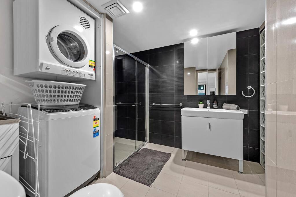 South Bank Central! ~ 2bed, 2bath, 1car, 2balcony * Brisbane