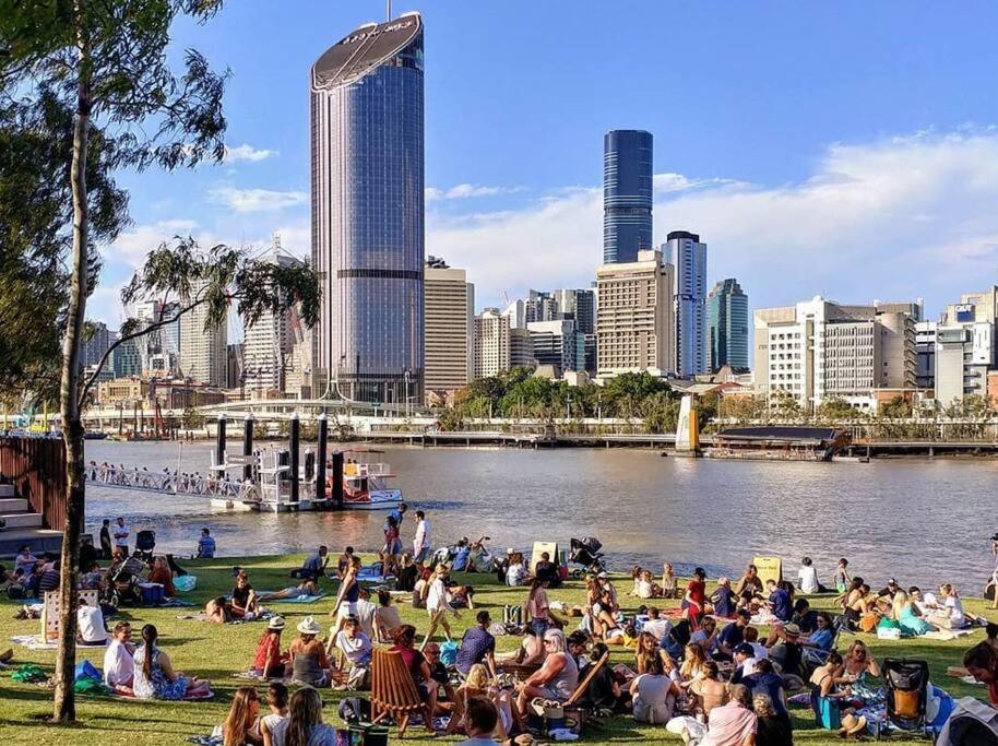 South Bank Central! ~ 2bed, 2bath, 1car, 2balcony Apartment